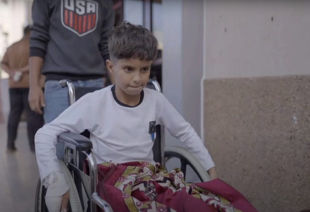 Ο 11χρονος Asif συνεχίζει να κυνηγά τα όνειρά του εν μέσω πολέμου