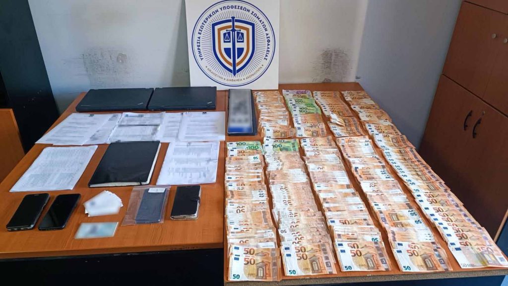 ΕΛ.ΑΣ: Σύλληψη αστυνομικού και ιδιώτη για απάτη με όφελος πάνω από 70.000 ευρώ