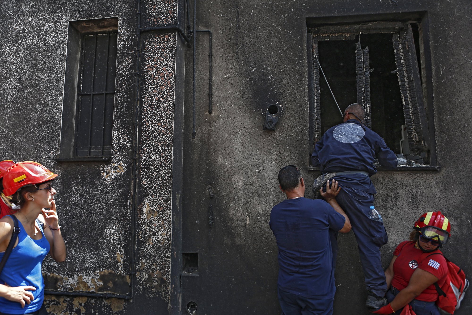 Χαλκιδική: «Με χτύπησε ο πατέρας της φίλης μου, αφού τους έκαψα το σπίτι» - Μετανιωμένη τώρα η 19χρονη
