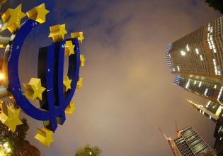 Ελληνικά ομόλογα: Στο 3,74% έπεσε η απόδοση του 10ετούς – Όλα τα βλέμματα στην Fitch