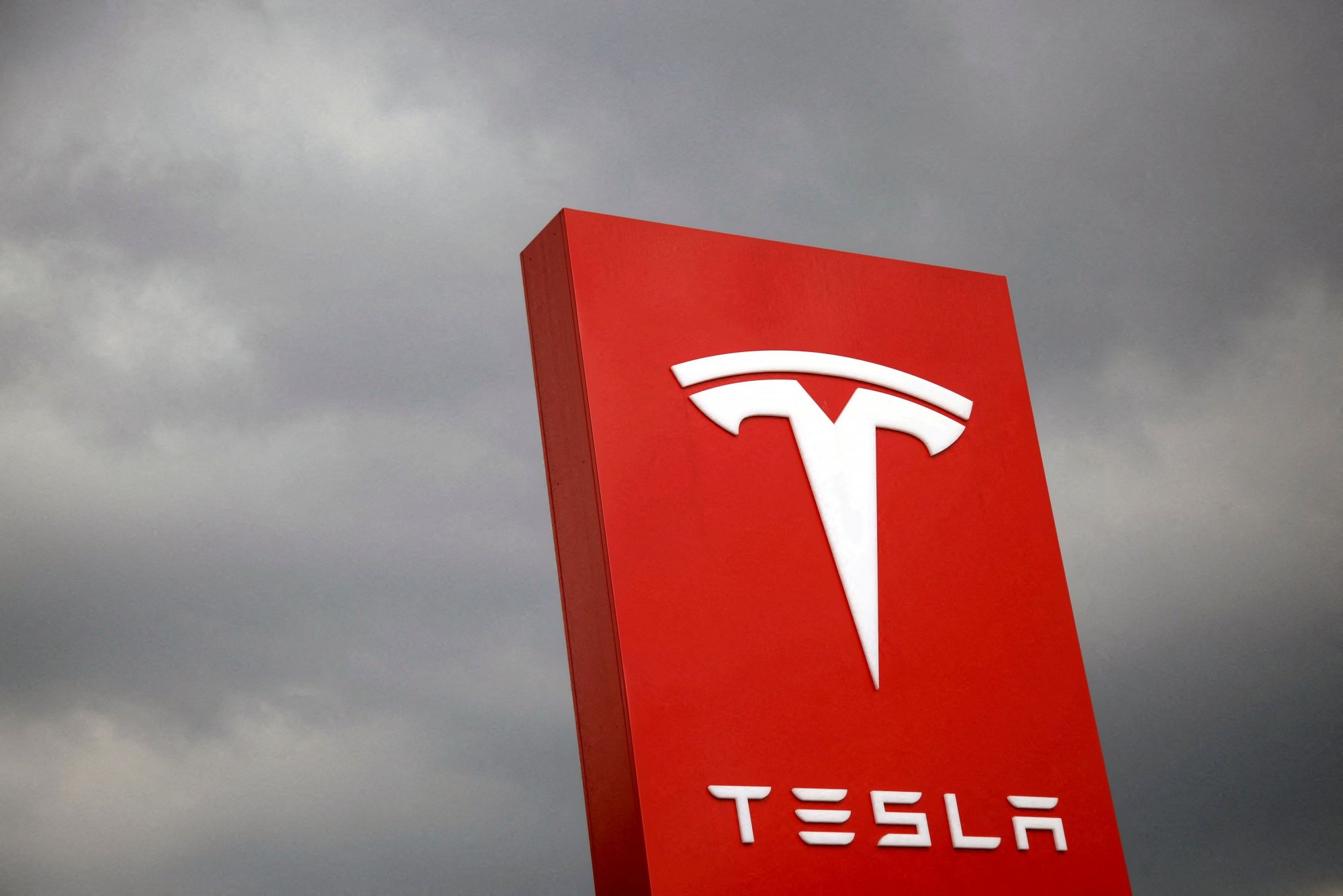 Tesla: Σχέδιο για ηλεκτρικό αυτοκίνητο «του λαού» με τιμή 25.000 ευρώ