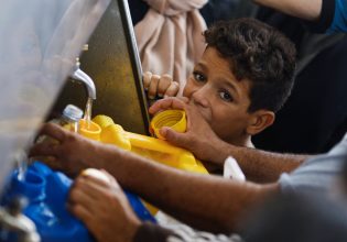 Γάζα: Κίνδυνος εξάπλωσης χολέρας στη Γάζα – 600 άτομα μοιράζονται μία τουαλέτα σε καταφύγιο του ΟΗΕ