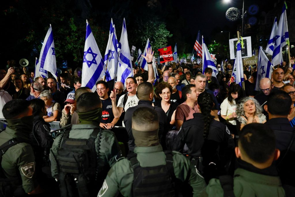 Μπενιαμίν Νετανιάχου: Οργή λαού έξω από το σπίτι του – Η αστυνομία συνέλαβε διαδηλωτές