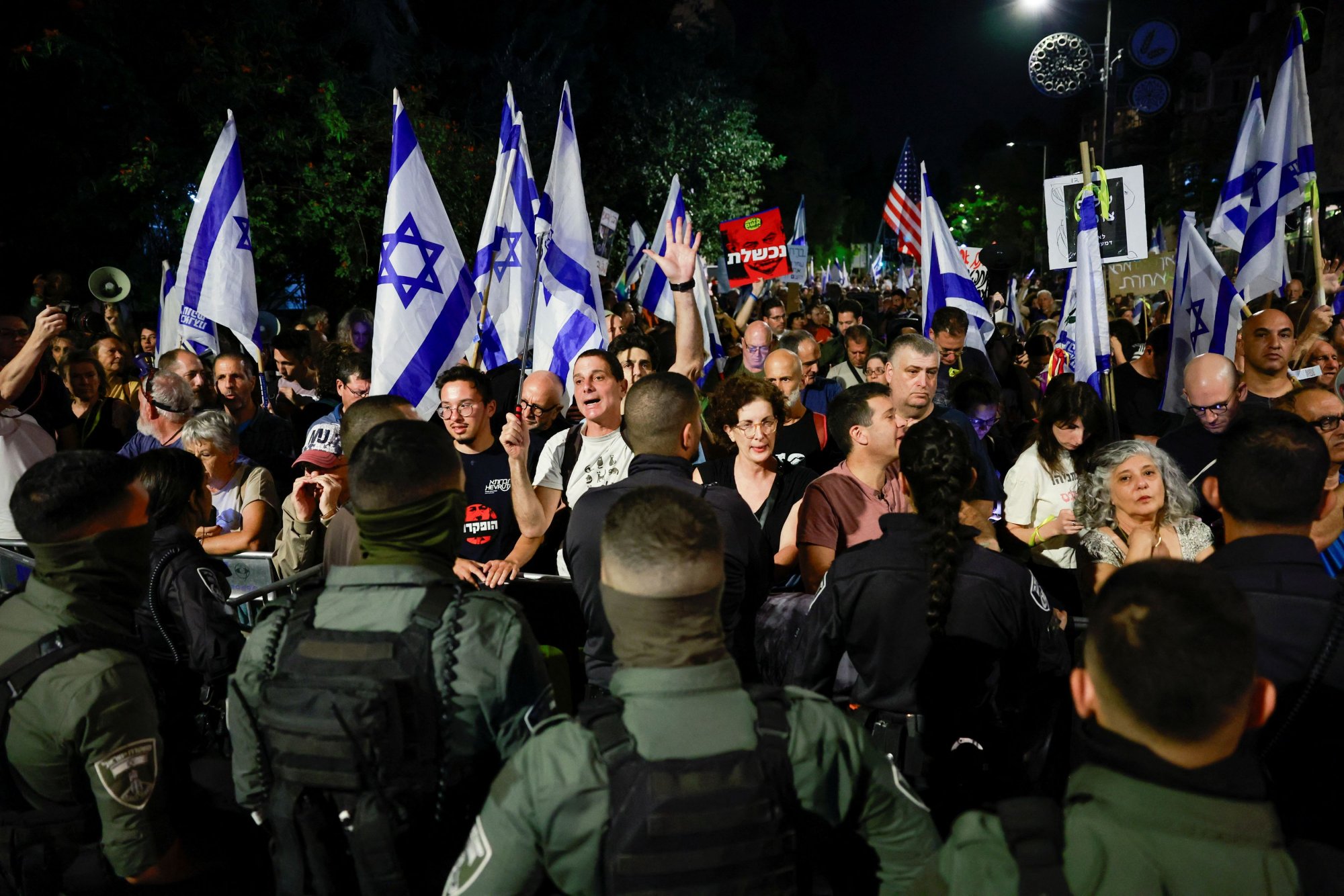 Μπενιαμίν Νετανιάχου: Οργή λαού έξω από το σπίτι του - Η αστυνομία συνέλαβε διαδηλωτές