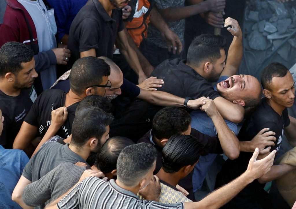 Πόλεμος στη Γάζα: Το καθημερινό δράμα των εκτοπισμένων Παλαιστινίων