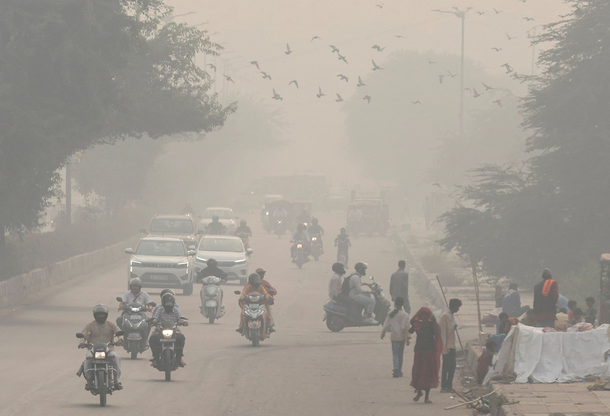 Νέο Δελχί: Ασφυξία από την ατμοσφαιρική ρύπανση - «Λουκέτο» στα σχολεία και «φρένο» στα οχήματα