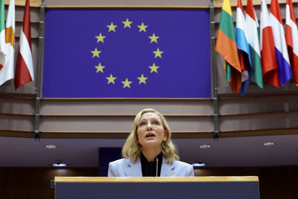 Ευρωκοινοβούλιο: Η Κέιτ Μπλάνσετ καλεί την ΕΕ να ενισχύσει τους πρόσφυγες και τις χώρες υποδοχής
