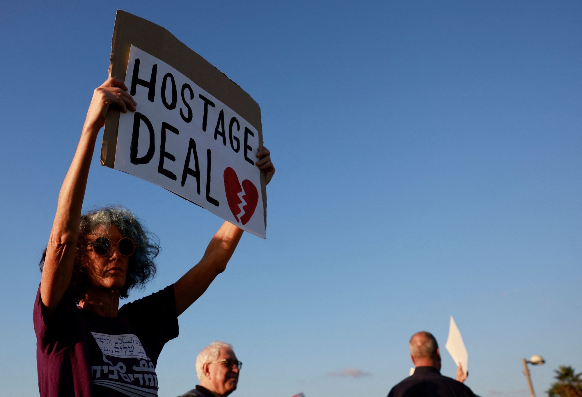 Ίσως την Πέμπτη η απελευθέρωση των πρώτων ομήρων – Όσα ξέρουμε για τη συμφωνία που συζητείται στο Ισραήλ