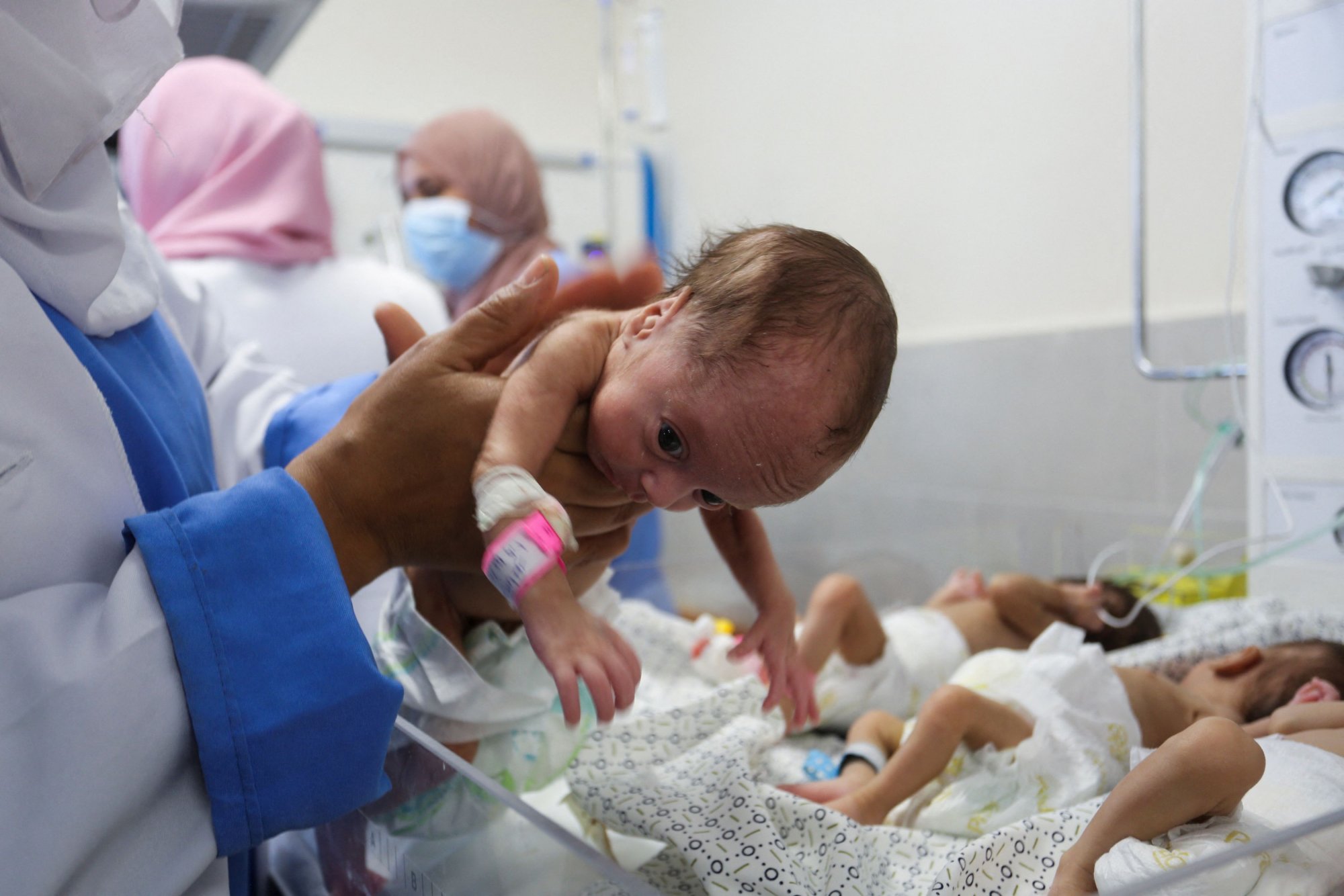 Γάζα: Μάχη με σοβαρές λοιμώξεις δίνουν 31 νεογνά που απομακρύνθηκαν από το Αλ Σίφα