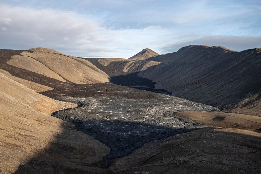 Ισλανδία: Θάλαμος μάγματος είναι μεγαλύτερος από τις αρχικές εκτιμήσεις – Συνεχίζει να «βράζει» το ηφαίστειο