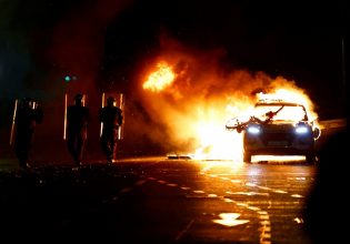 Ιρλανδία: Βίαια επεισόδια στο Δουβλίνο μετά την επίθεση με μαχαίρι έξω από το σχολείο – Πυρπόλησαν περιπολικά