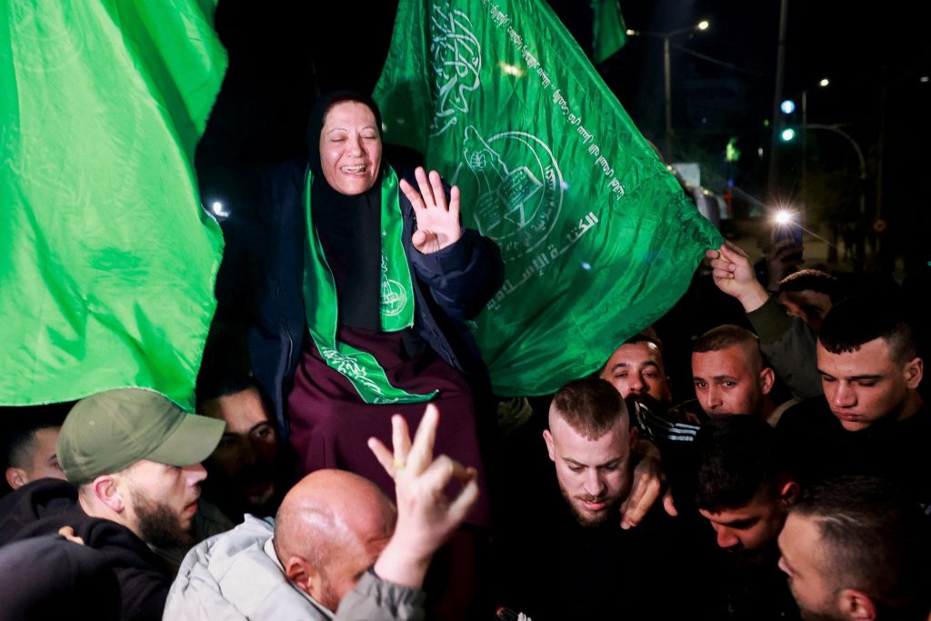 Ισραήλ – Χαμάς: Συνεχίζεται η εκεχειρία – Έγινε η έκτη ανταλλαγή ομήρων και κρατουμένων