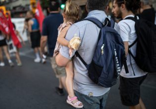 Άλμα στις υιοθεσίες στην Ελλάδα, στον «αέρα» η νομοθεσία για τα οµόφυλα ζευγάρια