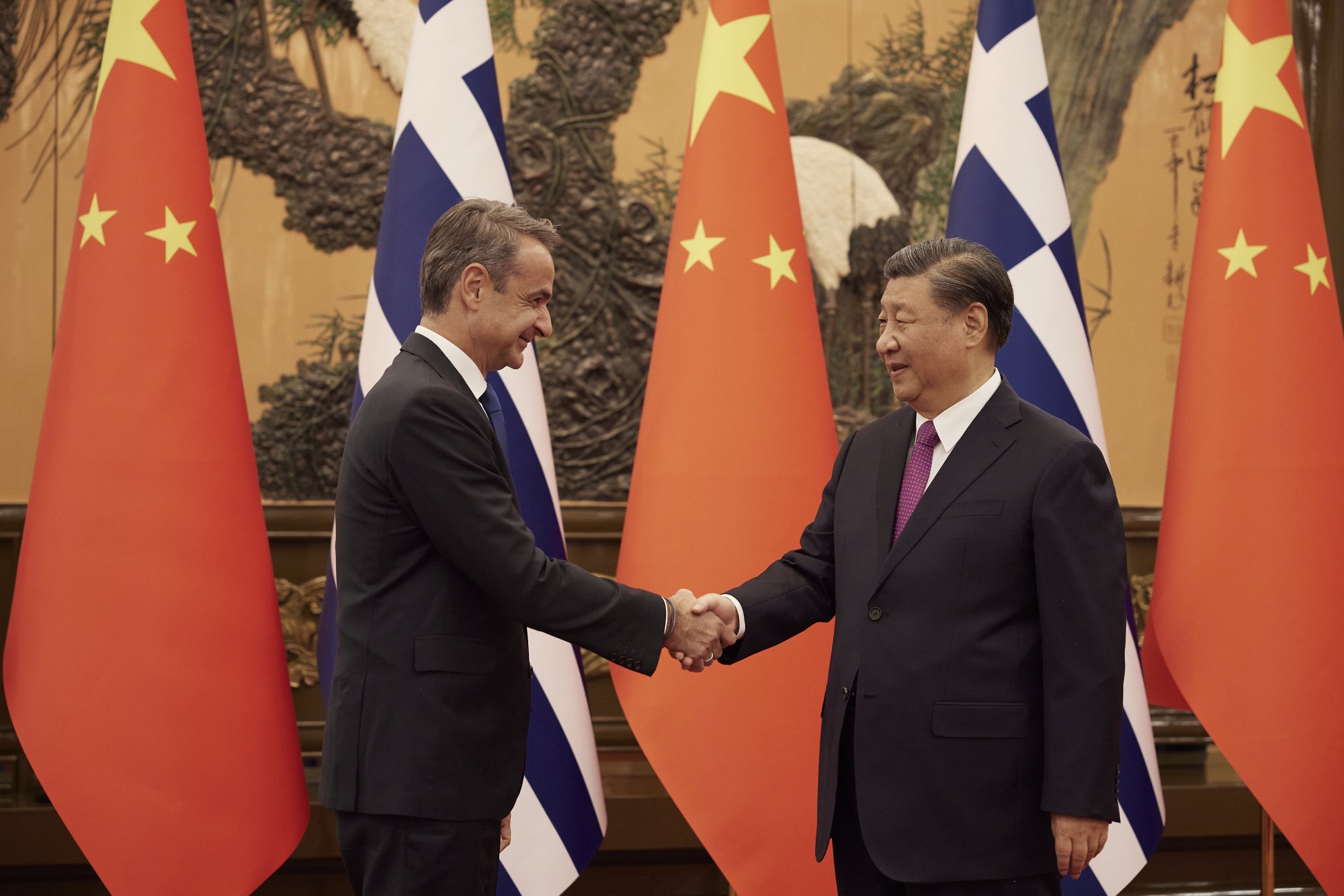 Συνάντηση Μητσοτάκη – Τζινπίνγκ: «Γέφυρα η Ελλάδα ανάμεσα σε ΕΕ και Κίνα»