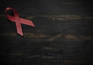 HIV: Στόχος η μείωση των μολύνσεων κατά 58% – Προληπτική αγωγή μετά από 7 χρόνια αναμονής