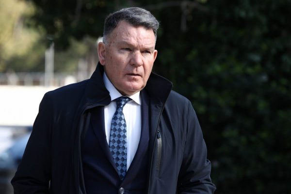 Επεισόδιο με Κούγια στο παιχνίδι Παναργειακός – Κόρινθος: «Κράτα τον μη φύγει, με χτύπησε!» (vids)