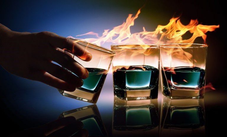 Με μισή μεζούρα τζιν και λίγο αψέντι