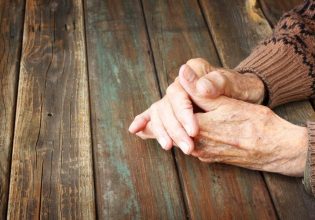 Παρίσταναν τους τεχνικούς και έκλεβαν ηλικιωμένους στα νότια προάστια