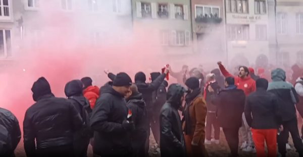 «Ερυθρόλευκο» το Φράιμπουργκ: Χαμός από τον κόσμο του Ολυμπιακού (vids)