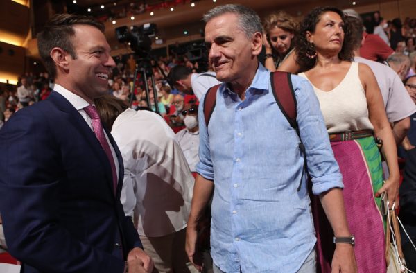 Ο Κασσελάκης αποδομεί την κυβέρνηση ΣΥΡΙΖΑ και τις επιλογές Τσίπρα, λέει ο Τσακαλώτος