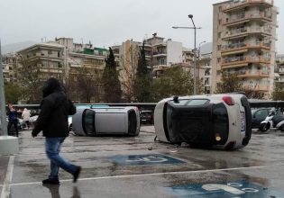 Εικόνες βιβλικής καταστροφής σε Ξάνθη και Χαλκιδική – Ανεμοστρόβιλος αναποδογύρισε αυτοκίνητα