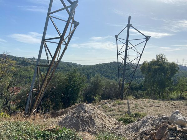 Τέλος οι πυλώνες στη Νέα Πεντέλη