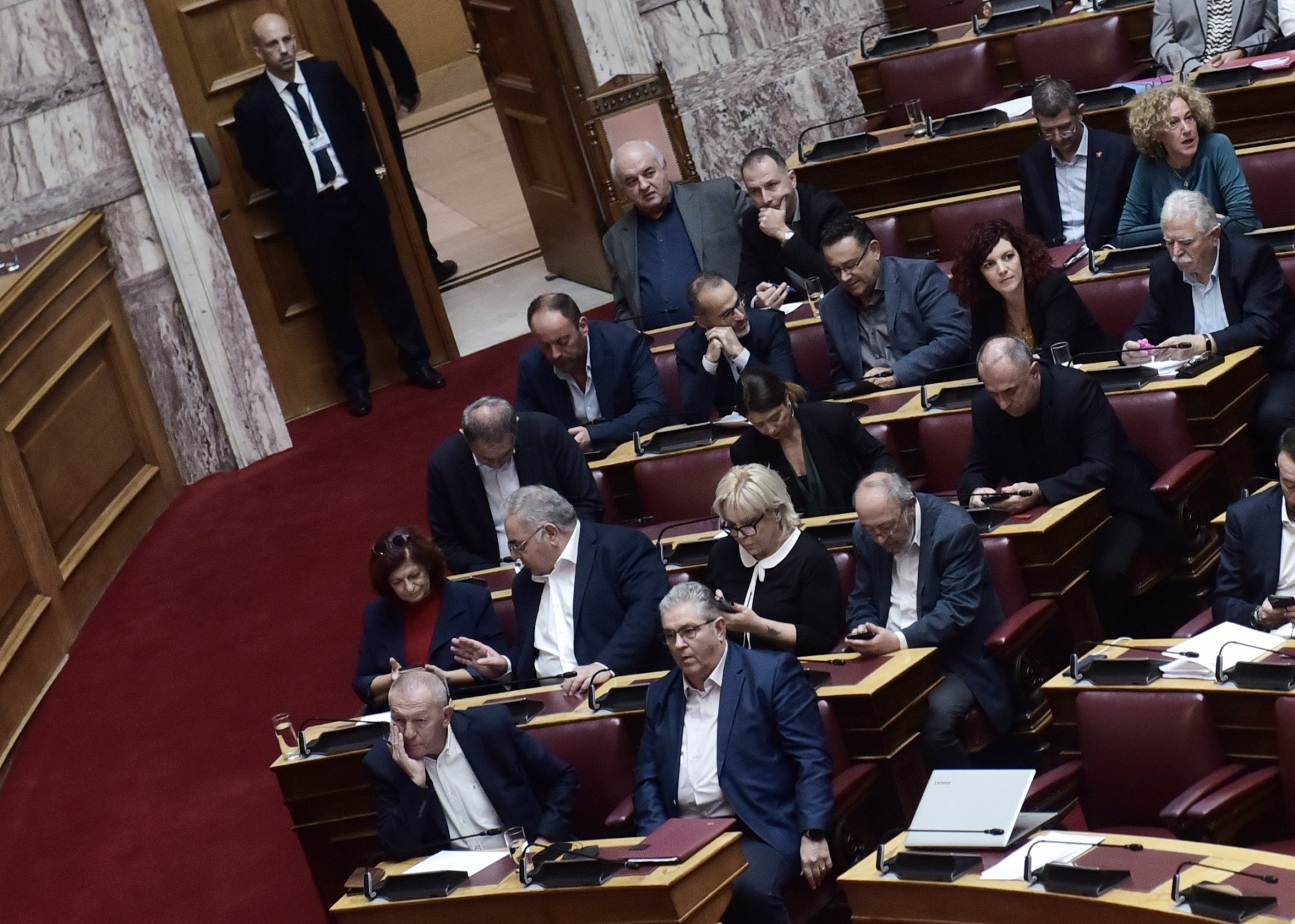 Βουλή: Πρόταση νόμου για τη φορολογία των αυτοαπασχολούμενων κατέθεσε το ΚΚΕ