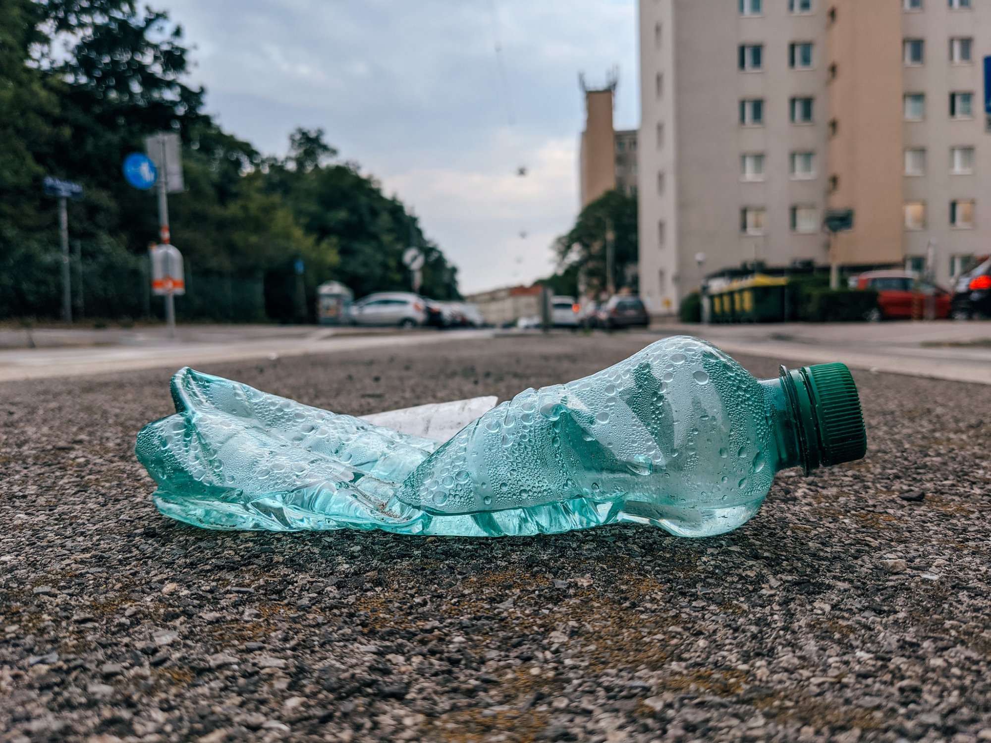 Πλαστικά: Οργανώσεις καταναλωτών καταγγέλλουν greenwashing στα μπουκάλια νερού