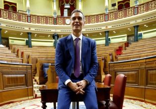 «Ψήφος εμπιστοσύνης» στον Σάντσεθ από την ισπανική Βουλή – Ανανεώνει θητεία με απόλυτη πλειοψηφία