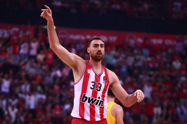 Ευχάριστα νέα στον Ολυμπιακό – Επέστρεψε ο Μιλουτίνοφ