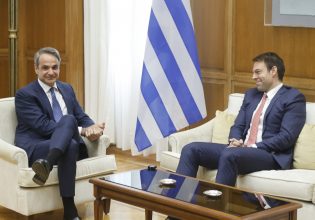 Ολοκληρώθηκε η συνάντηση Μητσοτάκη – Κασσελάκη στη Βουλή