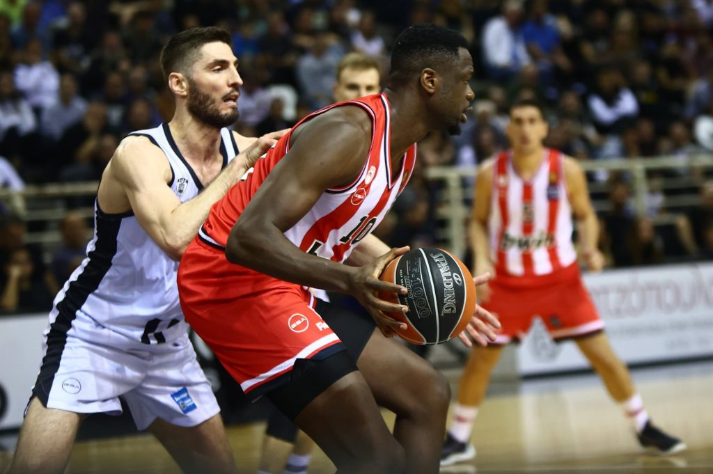 Έκανε triple-double και έσπασε όλα τα ρεκόρ ο Φαλ (pics)