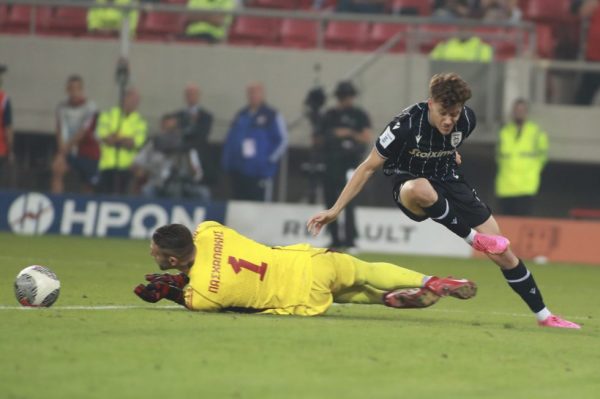 Ο Κωνσταντέλιας και ένα τακουνάκι που θύμισε… Γκούτι (vid)