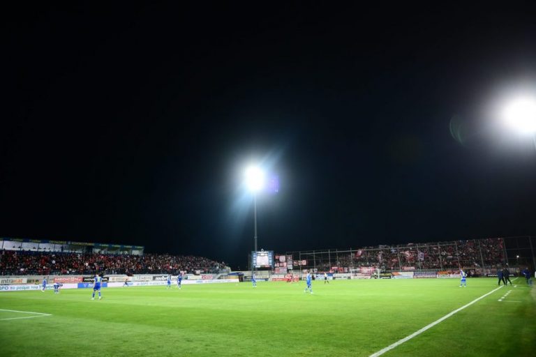 Κατάληψη στην Τρίπολη: 5000 οπαδοί του Ολυμπιακού στις εξέδρες (pic)