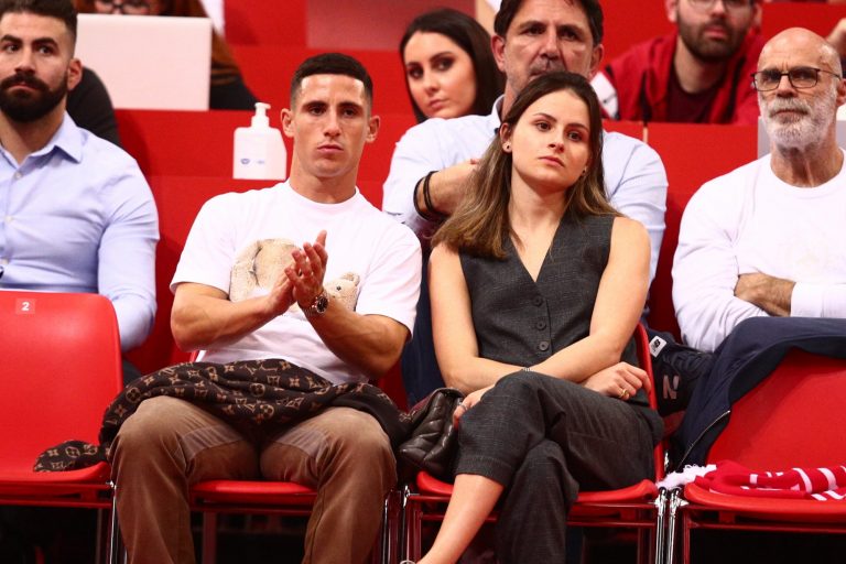 Ολυμπιακός: Το γεμάτο ΣΕΦ, ο Ποντένσε και τα χειροκροτήματα του Μπαρτζώκα (vid)