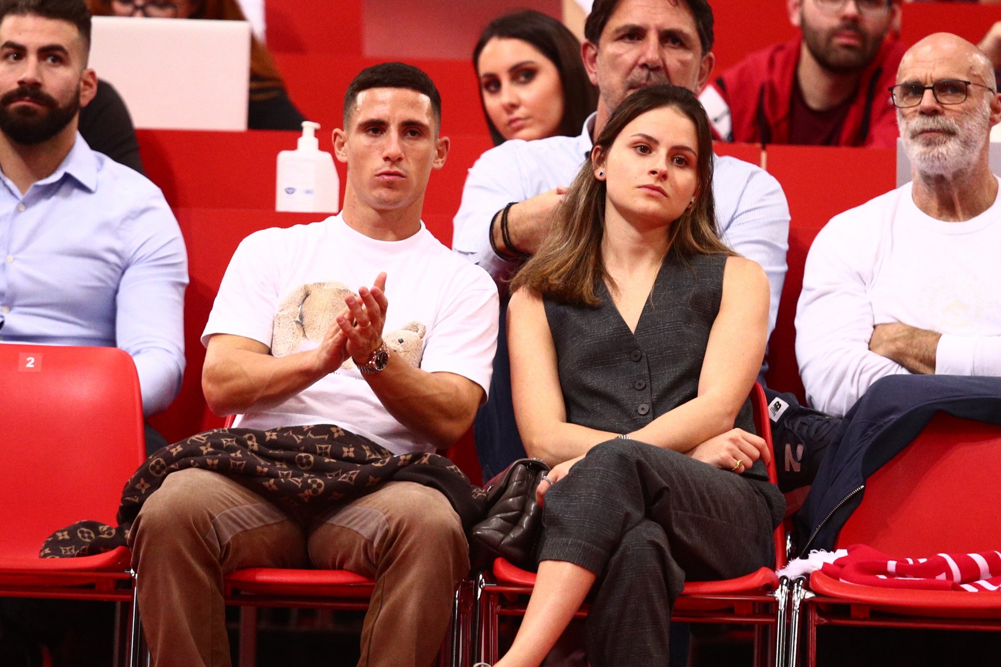 Ολυμπιακός: Το γεμάτο ΣΕΦ, ο Ποντένσε και τα χειροκροτήματα του Μπαρτζώκα (vid)