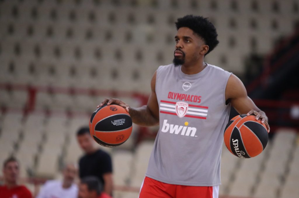 Με ΜακΚίσικ και Μιλουτίνοφ η 12άδα του Ολυμπιακού