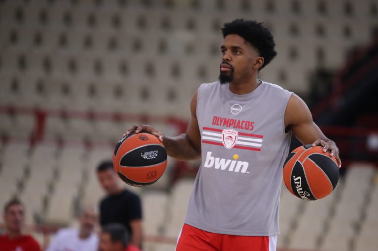 Με ΜακΚίσικ και Μιλουτίνοφ η 12άδα του Ολυμπιακού