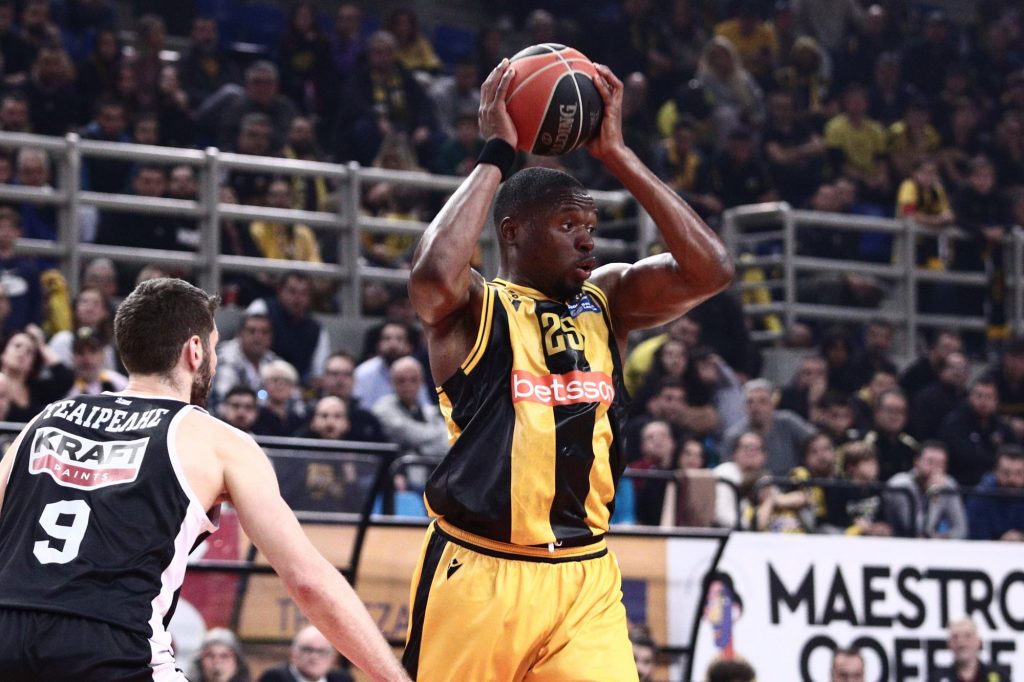 «Οδοστρωτήρας» Η εντυπωσιακή εμφάνιση του Καμπενγκέλε απέναντι στον ΠΑΟΚ (vid)