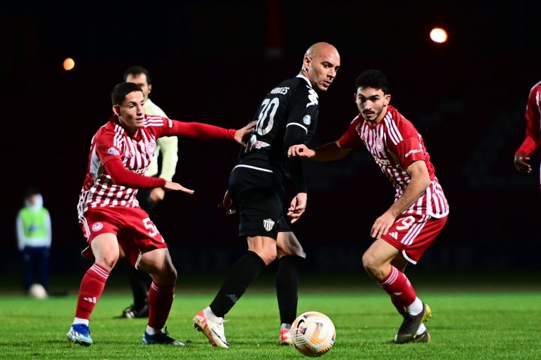 Απίστευτα πράγματα στο Ρέντη – Δείτε τι πέναλτι δεν έδωσαν στον Ολυμπιακό Β’ (vid)