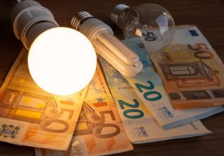 Λογαριασμοί ρεύματος: Στη Βουλή η ρύθμιση για το ενιαίο τιμολόγιο στους παρόχους