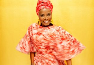 ΚΠΙΣΝ: Έρχεται η Angelique Kidjo – Nτίβα της Αφρικής, βραβευμένη πέντε φορές με Grammy