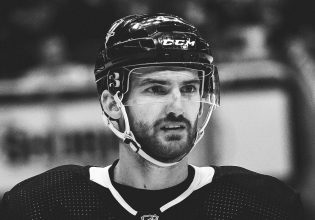 Ατύχημα ή… δολοφονία o τραγικός θάνατος του αστέρα του χόκεϊ  Άνταμ Τζόνσον στο γήπεδο;