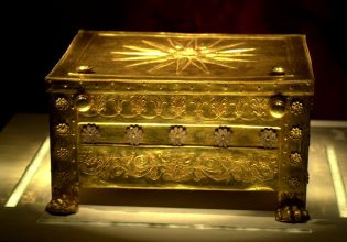 Ο Μανόλης Ανδρόνικος και η ανακάλυψη των τάφων της Βεργίνας