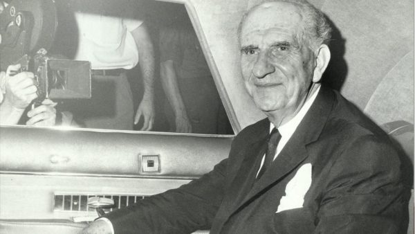 Η πρώτη κυβέρνηση της Ενώσεως Κέντρου και η στρατηγική του Παπανδρέου