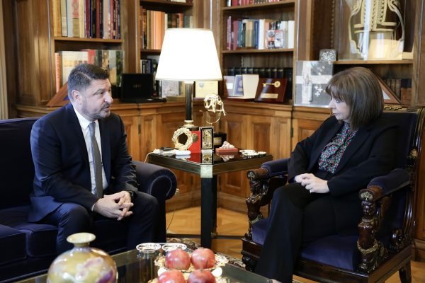 Συνάντηση της Κατερίνας Σακελλαροπούλου με τον Νίκο Χαρδιαλιά