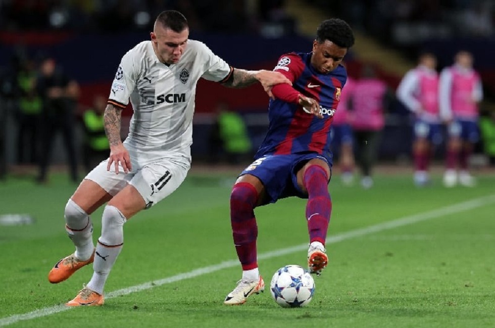 Шахтер барселона 2004. Шахтер барселона 2004. Шахтер барселона. Матчи барселона шахтер. Иньеста 2004.