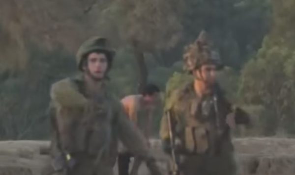 Ισραήλ: «Έστησαν σύλληψη μαχητή της Χαμάς στο μουσικό φεστιβάλ» – Τι δείχνει η ανάλυση του βίντεο