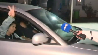 Αποφυλακίστηκε η Πόλα Ρούπα – Η χειρονομία βγαίνοντας