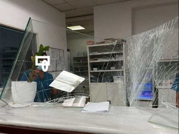 Αγρίνιο: Ασθενής σε αμόκ έκανε γυαλιά καρφιά τα Επείγοντα του Νοσοκομείου